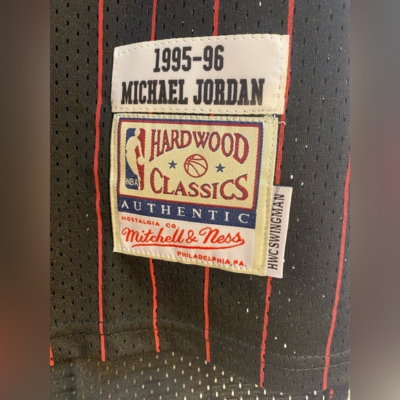 Mitchell & Ness NBA Authentic Michael Jordan Bulls Jersey 96-97 Size XL W/Socks - Picture 2 of 8
